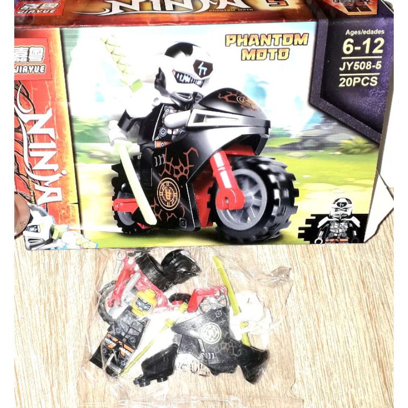 Lắp ráp 1 hộp LegoNinja PhanTom Moto 508 có nhiều chi tiết bằng nhựa