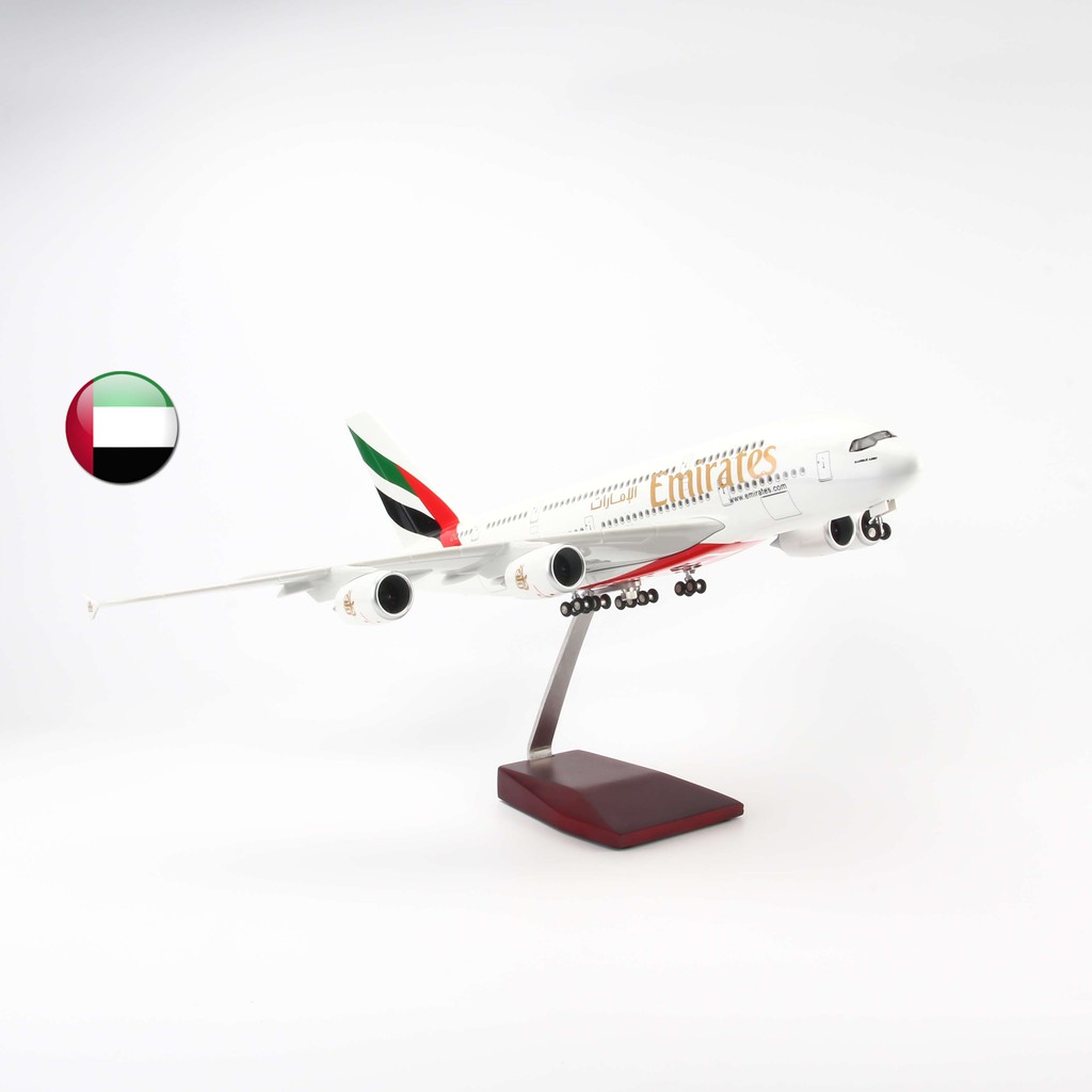 Mô hình máy bay lắp ráp có đèn led Emirates Airbus A380 47cm Everfly