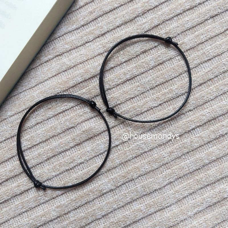 Vòng handmade đơn giản kiểu dây rút màu đen