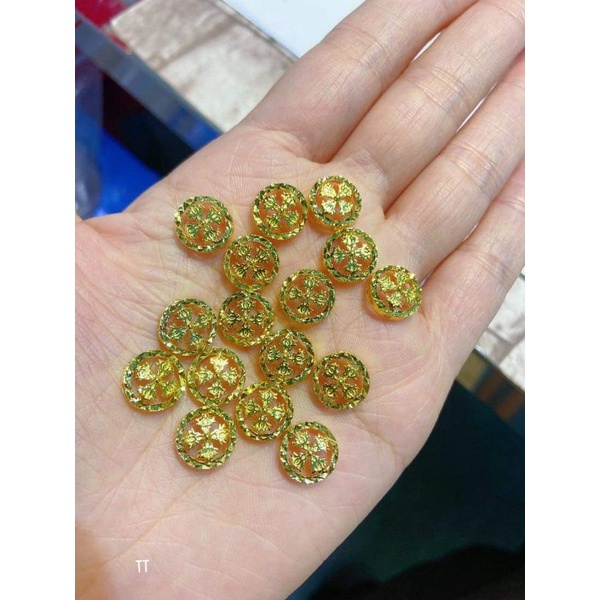 Charm bánh xe pháp luân xỏ ngang