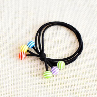 cột tóc 3 sợi bi dễ thương cho các nàng thích cột tóc đuôi gà
