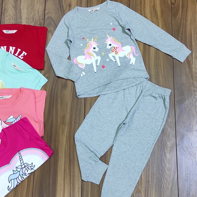 Bộ bé gái tay dài