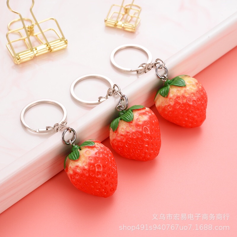 Móc khoá hình quả dâu tây