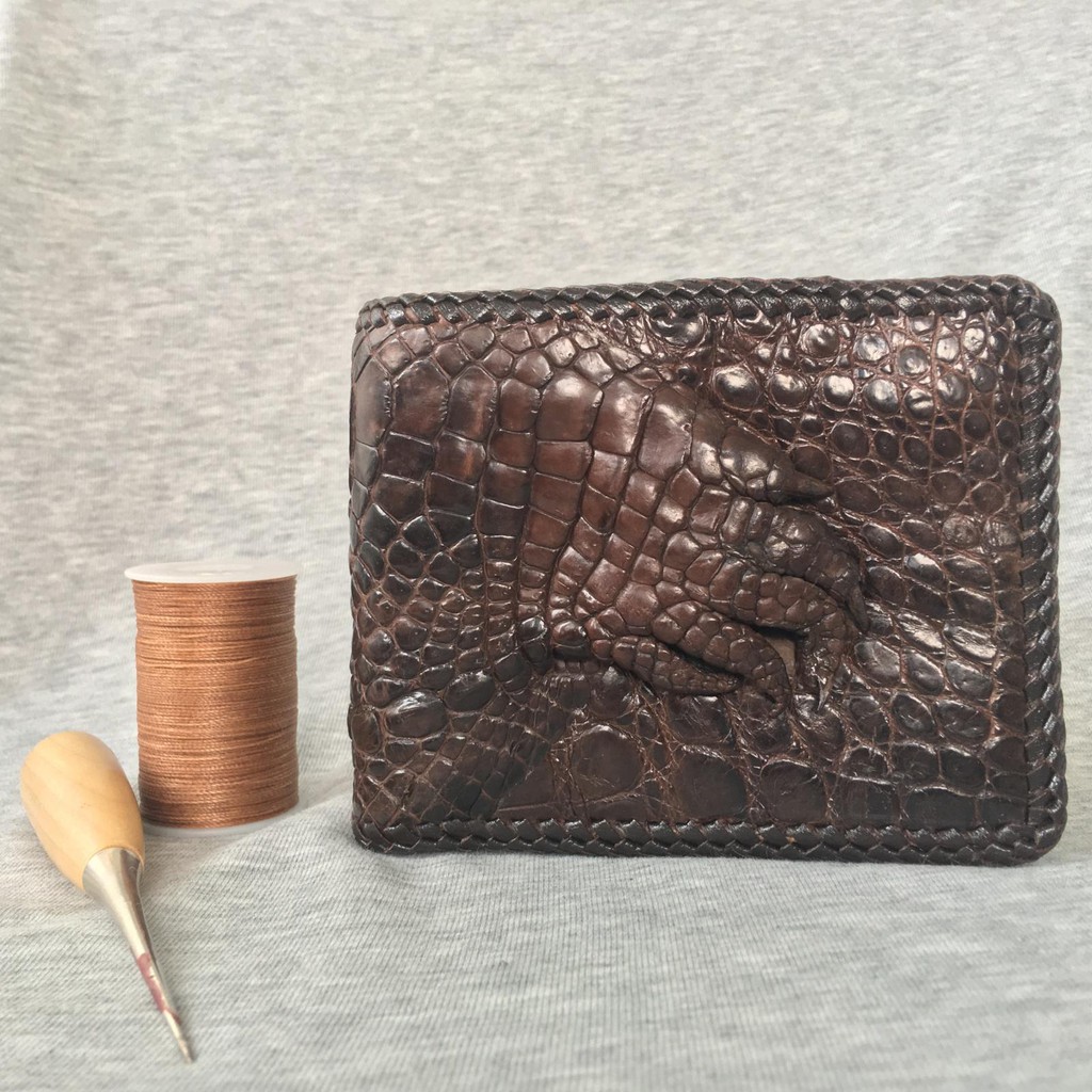 VÍ DA CÁ SẤU BÀN TAY  ĐAN VIỀN THỦ CÔNG( Bàn tay- Nâu Cafe-Ngang)