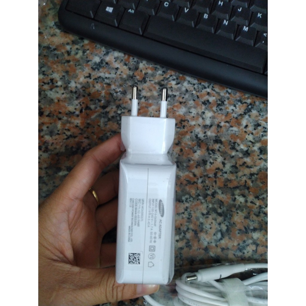 Sạc adapter laptop Samsung notebook 9,điện áp đầu ra 19v 3.42a , chân kim 3.0mm