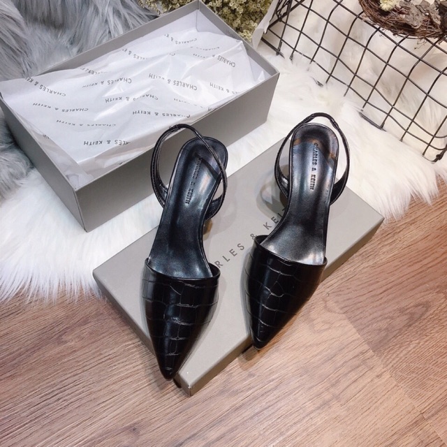 Sandal da rắn gót vàng