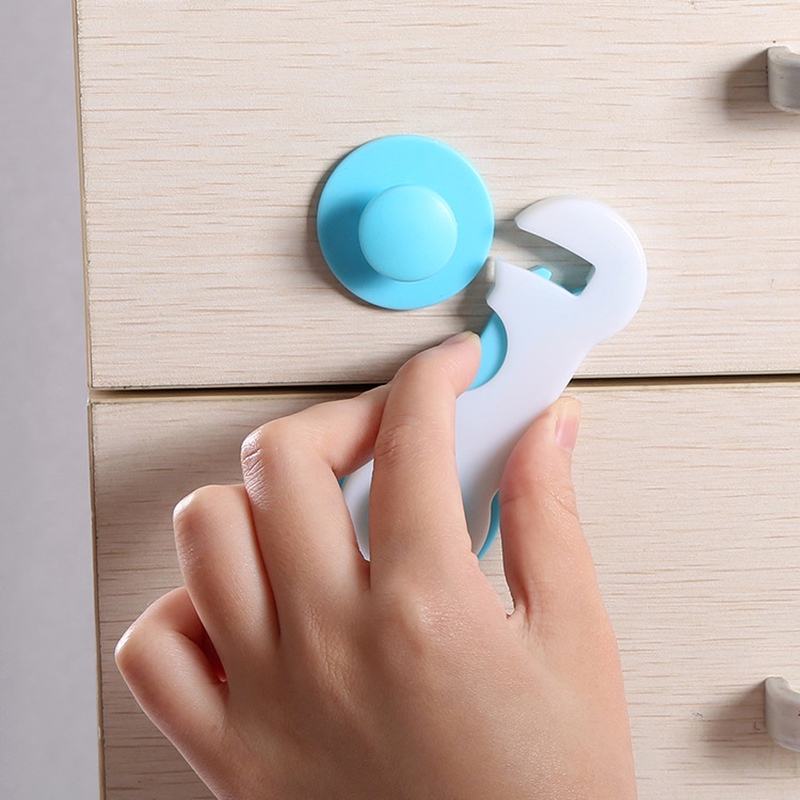 1 Khóa Cửa Tủ Đa Năng Bảo Vệ An Toàn Cho Bé