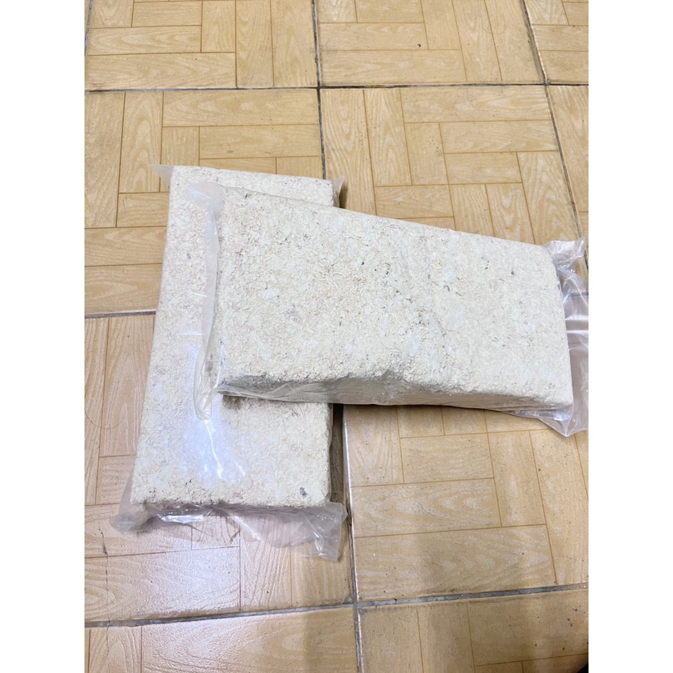 Dăm bào mùn cưa gỗ tự nhiên ép khối Bịch 1kg / bao PE Dùng lót chuồng hamster, bọ, thỏ , gà, ngựa, làm chất đốt