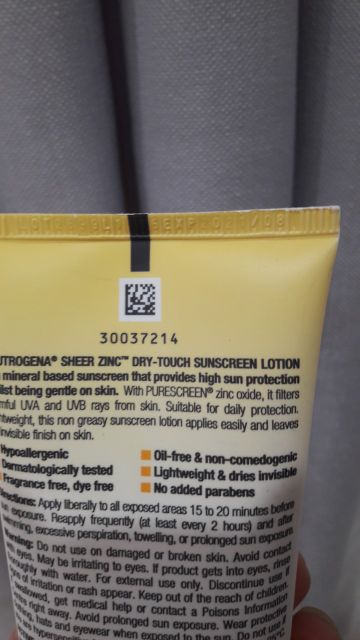 Kem chống nắng Neutrogena Sheer Zinc Dry Touch SPF 50 88ml