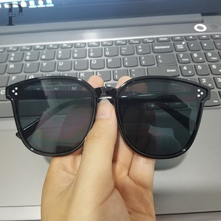 Kính đi biển đen râm 3 chấm