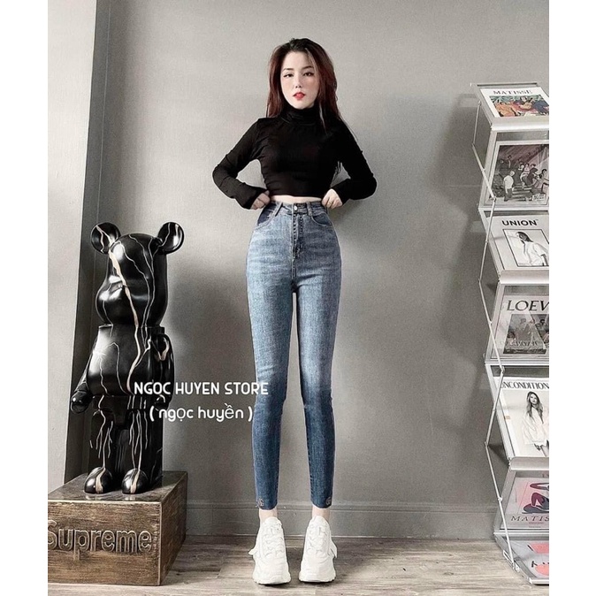 quần jean lưng siêu cao thêu logo xanh bụi (hình thật shop Thảo Nhỏ Store chụp )