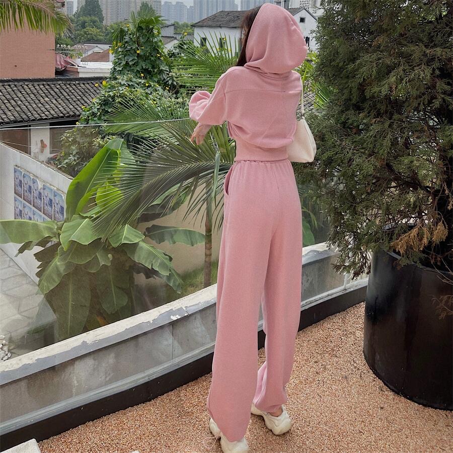 Set thể thao hồng áo dây có nón + quần dài ống rộng cá tính
