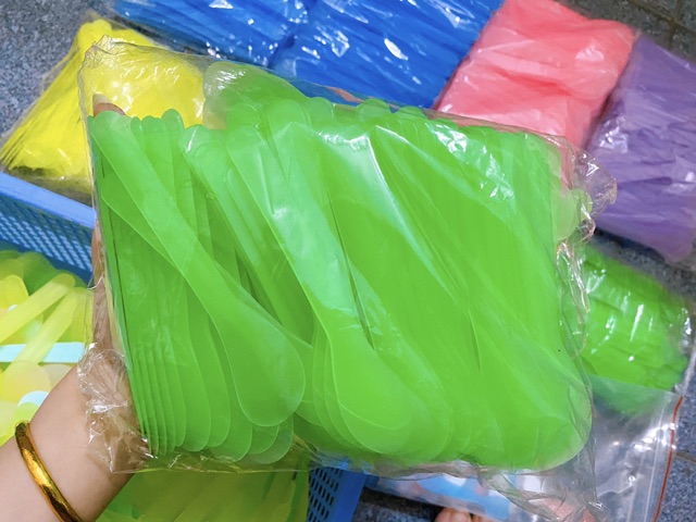 Lẻ 1 muỗng nhựa lấy kem | BigBuy360 - bigbuy360.vn