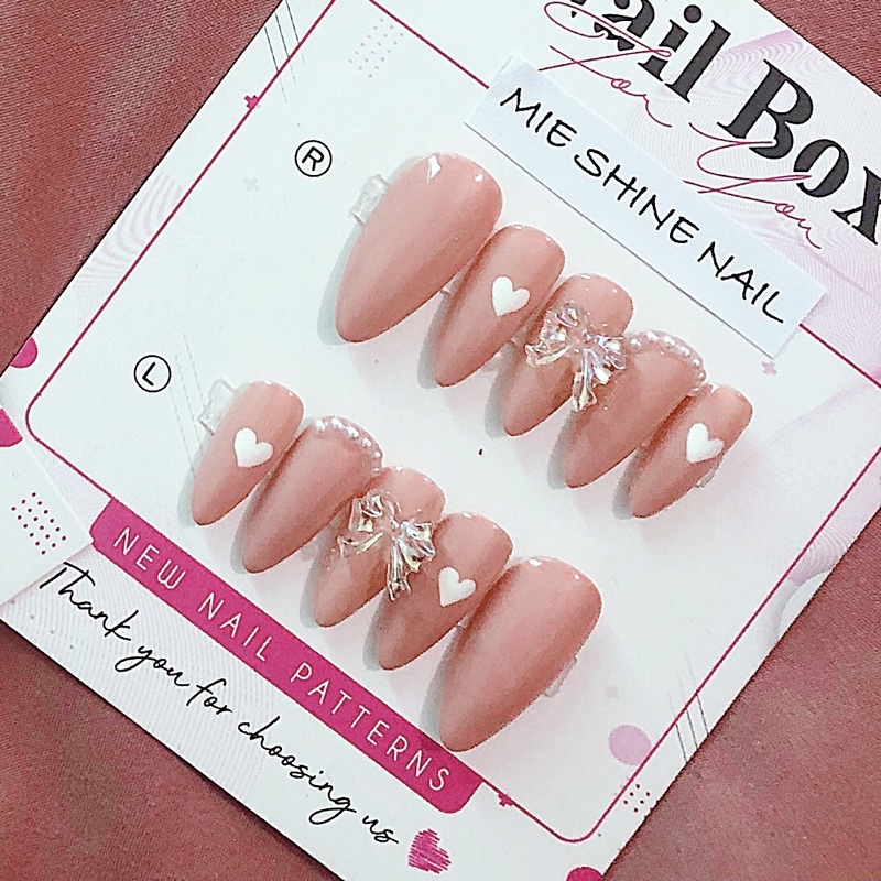 Nail box móng tay giả màu hồng nude đơn giản thanh lịch