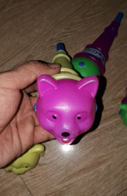 Một kèn kèm ngộ nghĩnh bằng nhựa cho bé