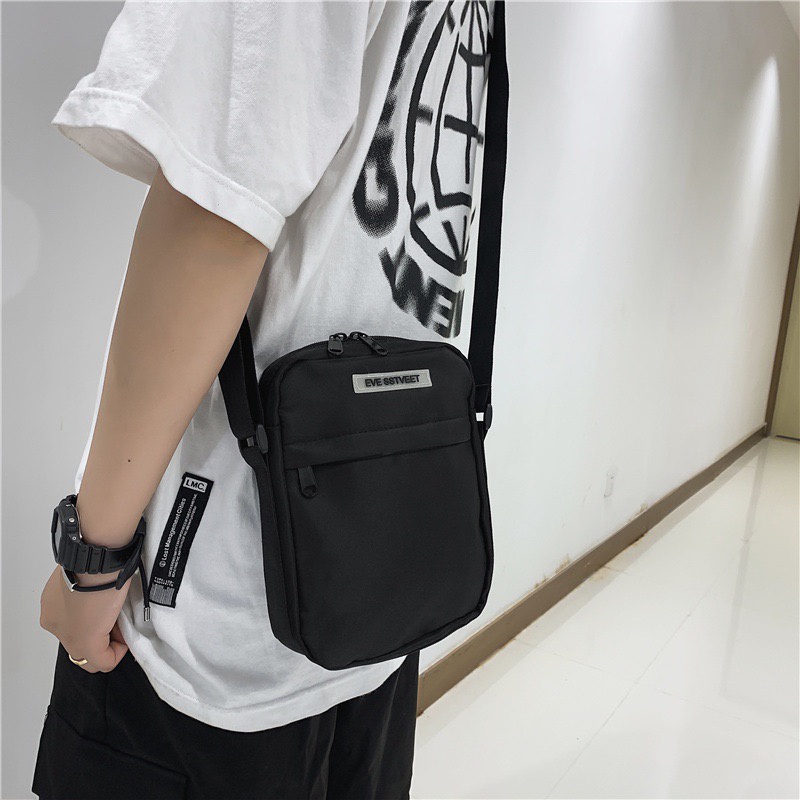 Túi đeo chéo FEAR OF GOD ESSENTIALS thời trang