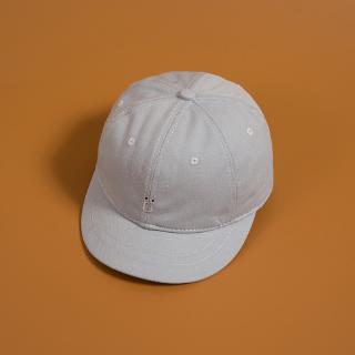 A simple short cap that matches a classic baseball cap