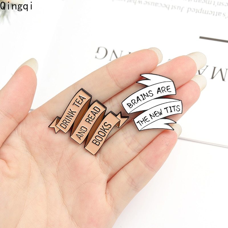 Ghim cài áo MISS ZOE thiết kế khắc chữ kiểu dáng độc đáo