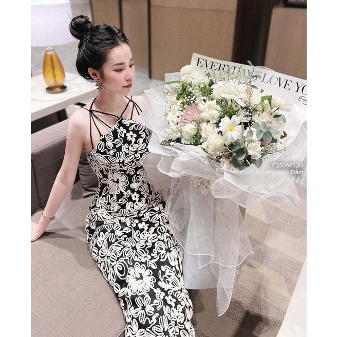 Đầm body ren nữ, ren hoa cổ yếm hở lưng đan dây thời trang VIENS STORE