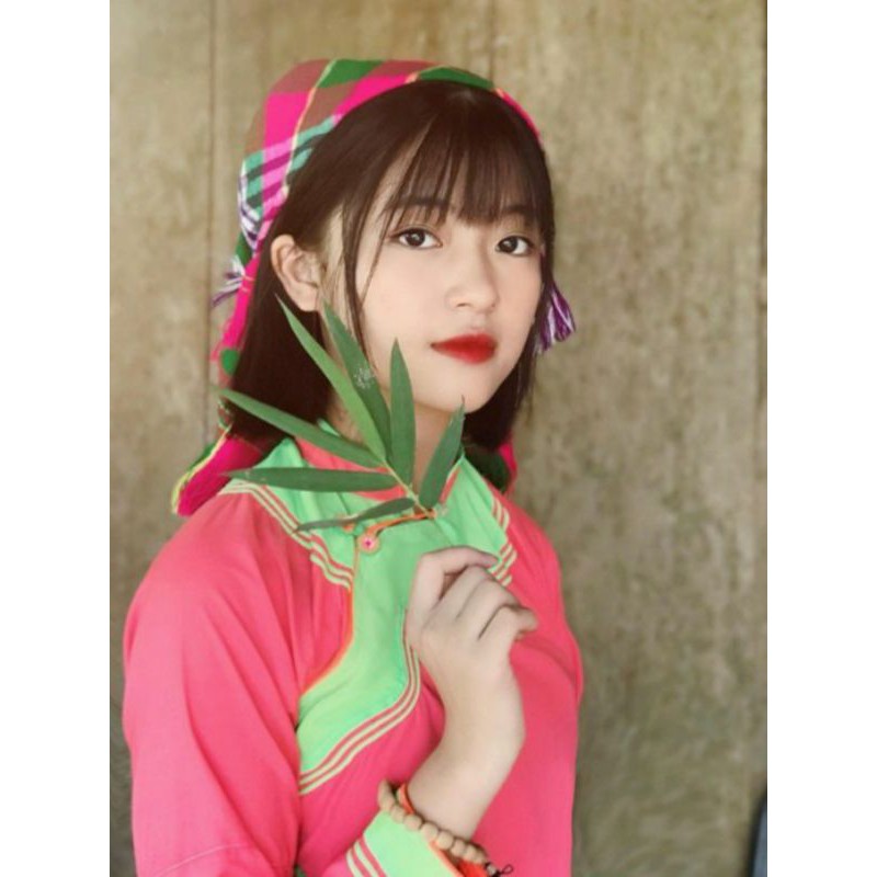 KHĂN VUÔNG KẺ THỔ CẨM