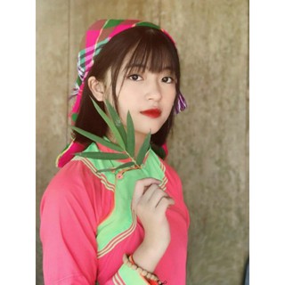 KHĂN VUÔNG KẺ THỔ CẨM