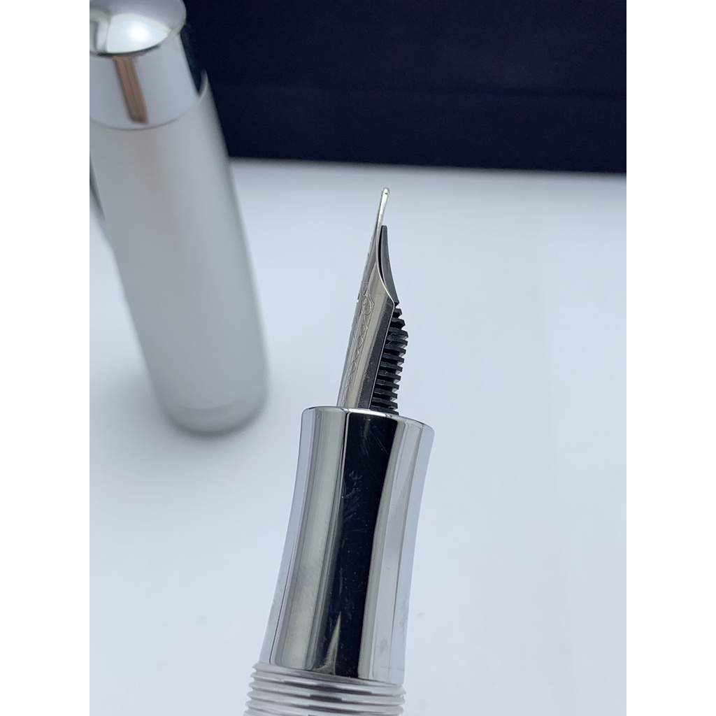 Bút máy Moonman T2