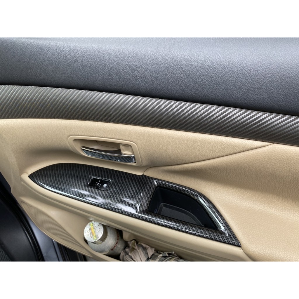 Ốp hộp số đen sọc, đen cacbon  Mitsubishi Outlander 2018-2021