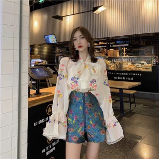 Set áo quần hoạ tiết hoa độc đáo