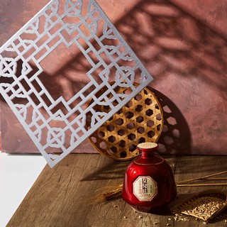 Khung cửa sổ Antique tạo hiệu ứng đổ bóng