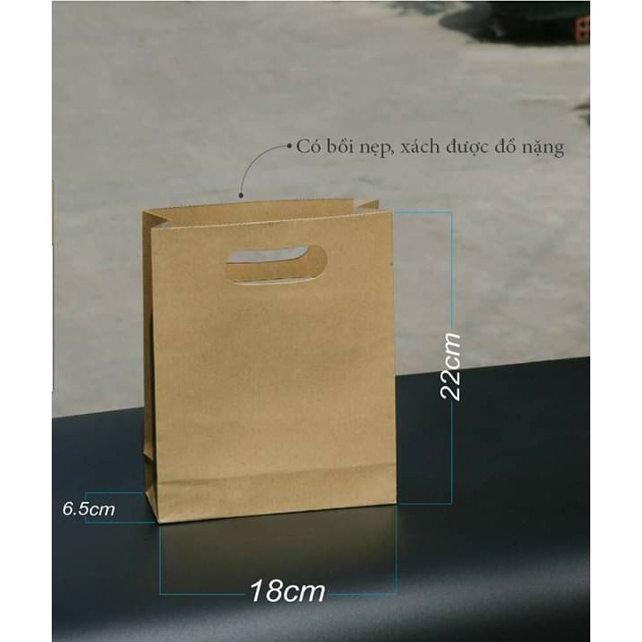 Mẫu túi kraft có tay cầm giúp thuận lợi hơn trong quá trình di chuyển 