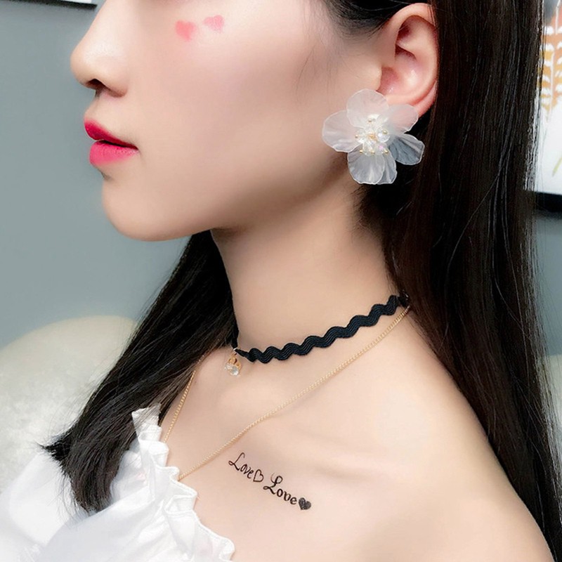 Hoa Tai Hình Hoa Phong Cách Hàn Quốc Cho Nữ