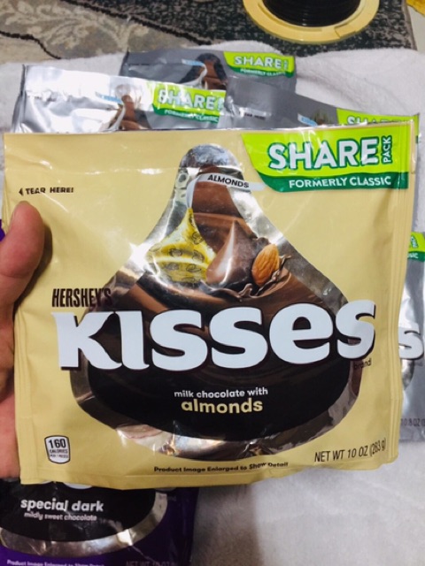 Kẹo núm socola hershey's kisses 283-303g của Mỹ