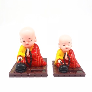 Tượng may mắn Chú Tiểu Gõ Mõ Tụng Kinh trang trí xe hơi, phong thủy, bàn làm việc hoạt động năng lượng mặt trời