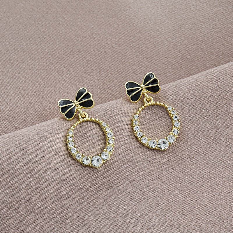 Bông tai thiết kế đơn giản hợp thời trang trẻ trung