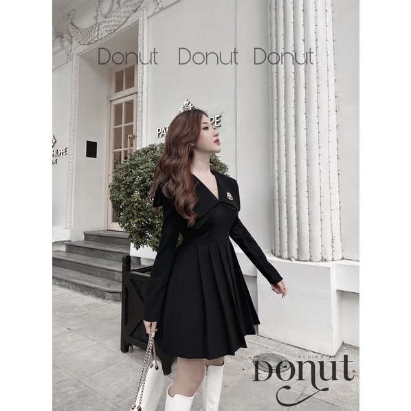 [Mã FAMARAL1 giảm 10K đơn 50K] Váy đen cổ V vạt phối lưới | BigBuy360 - bigbuy360.vn