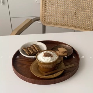 Bản gỗ nâu đậm trang trí phong cách vintage