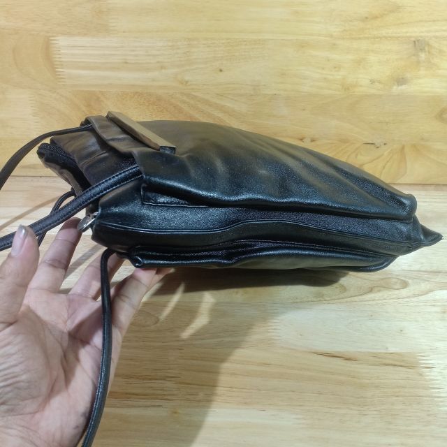 Túi đeo vai dáng đứng da thật secondhand  240718