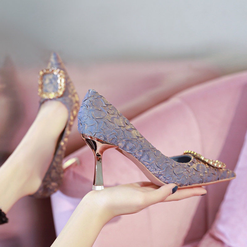 Giày cao gót kiểu dáng thời trang cho nữ