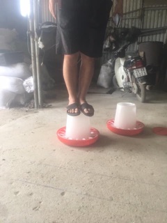 Máng Ăn Cho Gà Chống Bới Nhựa Nguyên Sinh Cao Cấp Loại 1 Chứa Được 7 kg Cám