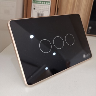 Công tắc Lumi 3 nút kính phẳng