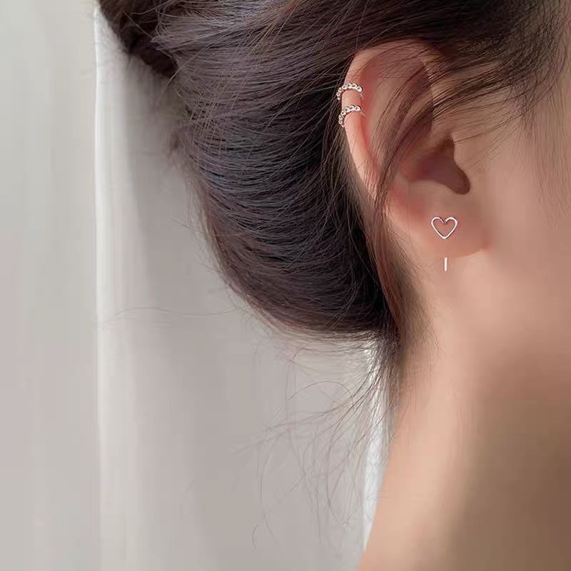 1 chiếc khuyên tai thép y tế tròn