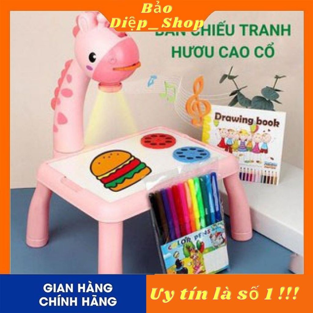 Máy chiếu đa năng,bàn vẽ tập tô thông minh hình chú hươu cao cổ với 2 màu Hồng-Vàng dành cho bé yêu.