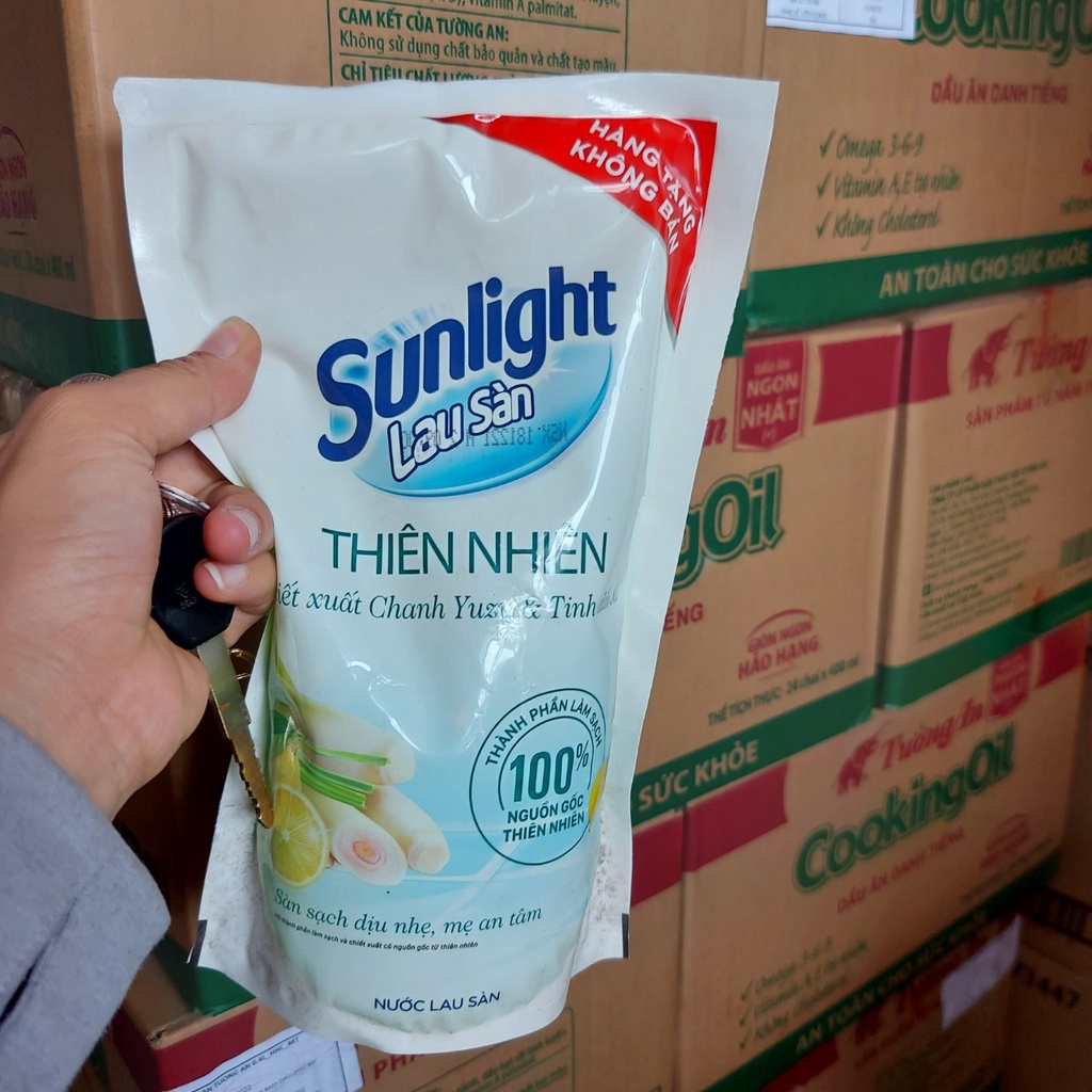 Nước lau Sàn Túi 700ml Sunlight Thiên Nhiên Chiết Xuất Chanh Yuzu & Tinh Dầu Sả