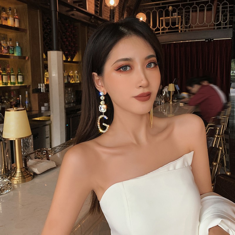 Bông tai mạ vàng thiết kế bất đối xứng đính pha lê hình chữ G_M1099