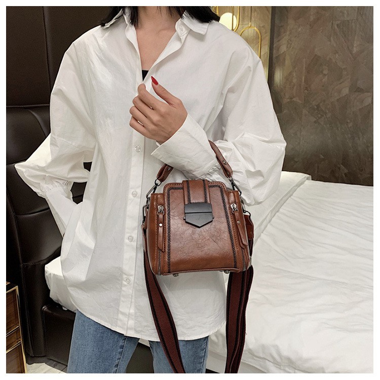 Túi xách màu trơn họa tiết khóa vuông DEMAK dành cho nữ MN42 | BigBuy360 - bigbuy360.vn