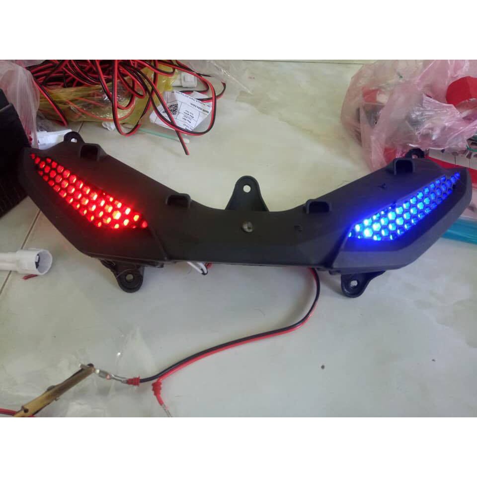Audi lưới tổ ong Exciter 150 có đèn rắc cắm như zin.