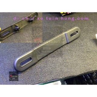 Pat gắn bảng tên vario có thể chế nhiều loại xe máy khác