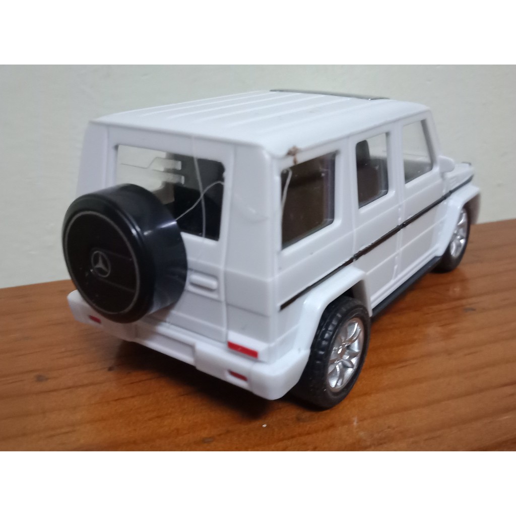 Mô hình SUV Model Car màu Trắng AFI-G66253