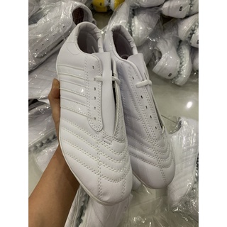 Giày đá bóng 3 sọc chính hãng