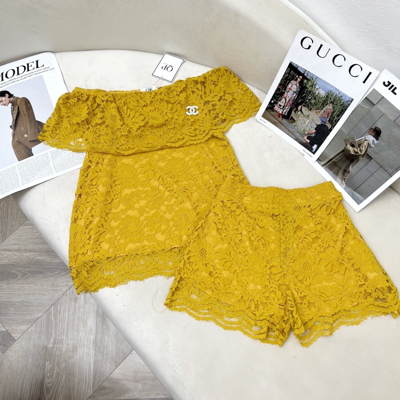 Set áo ren vàng trễ vai + quần đùi